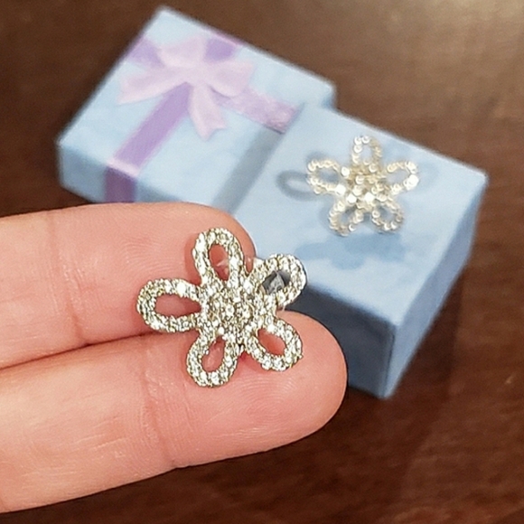 Sparkling Rhinestone Flower Earrings - Picture 3 of 8